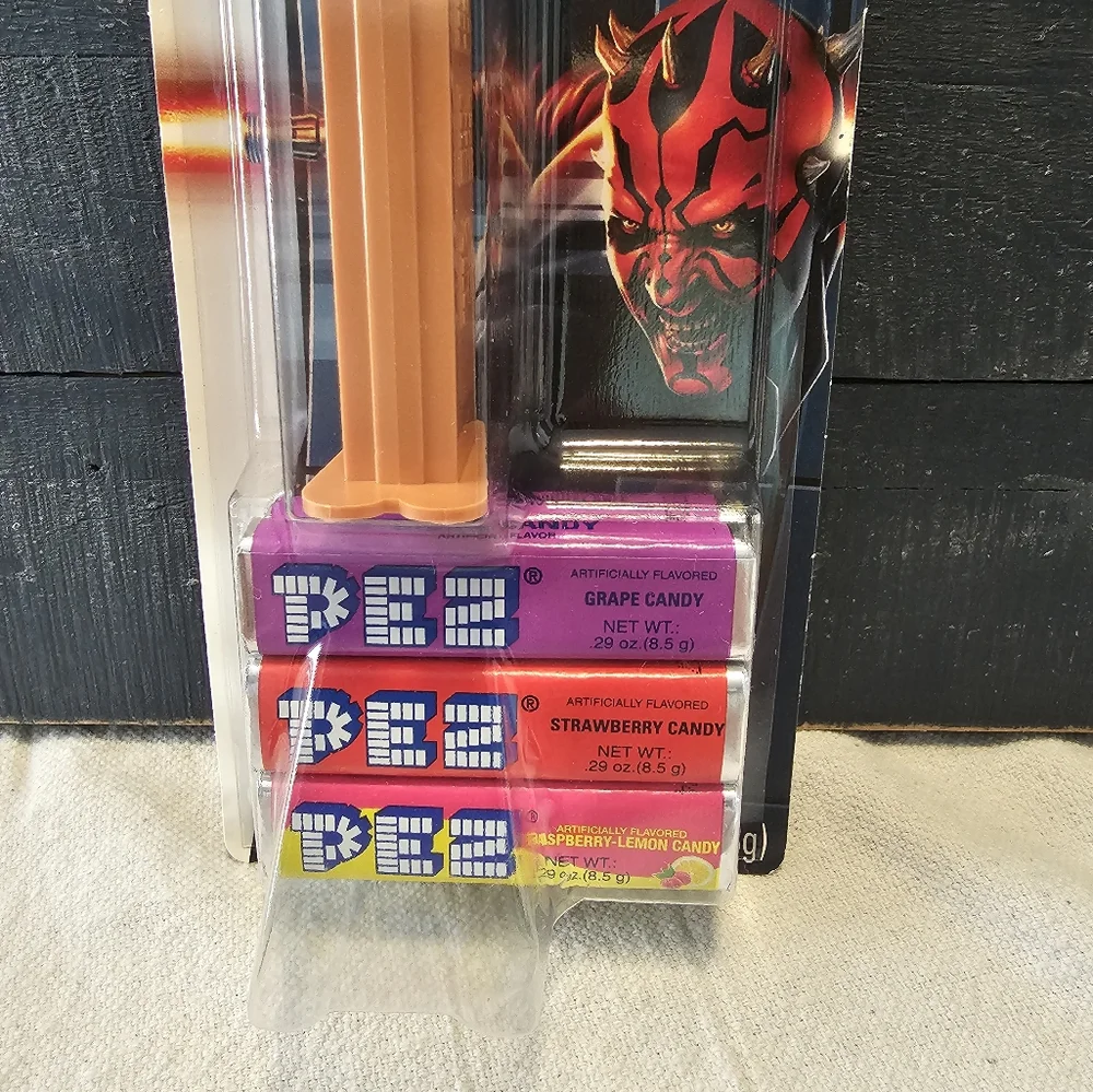 PEZ 2012 Star Wars Yoda character dispenser and candy - Picture 4 of 11